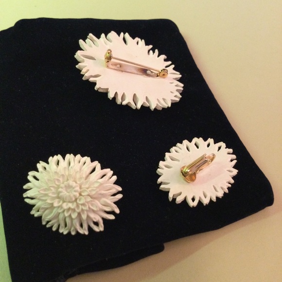 Vintage earrings & broach set - Picture 3 of 3
